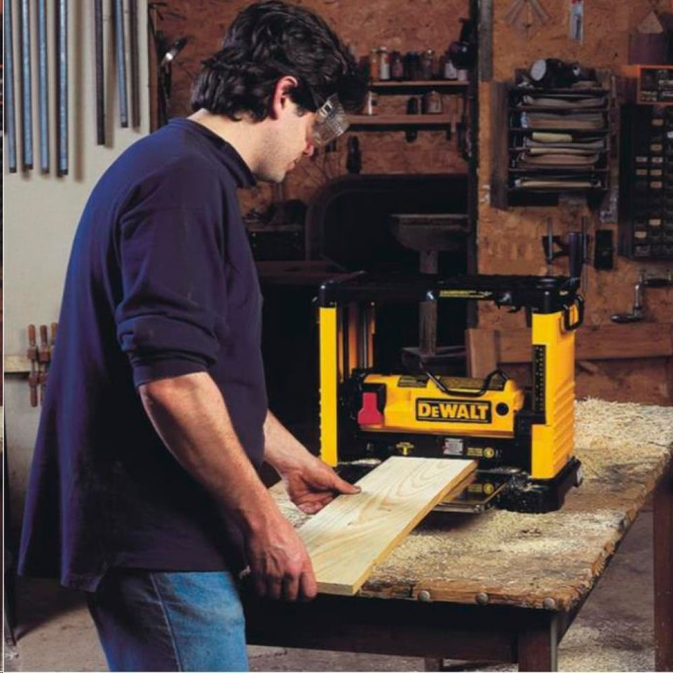 PLAINA DESENGROSSADEIRA PORTATIL DW733-B2 1.800W 220V DEWALT