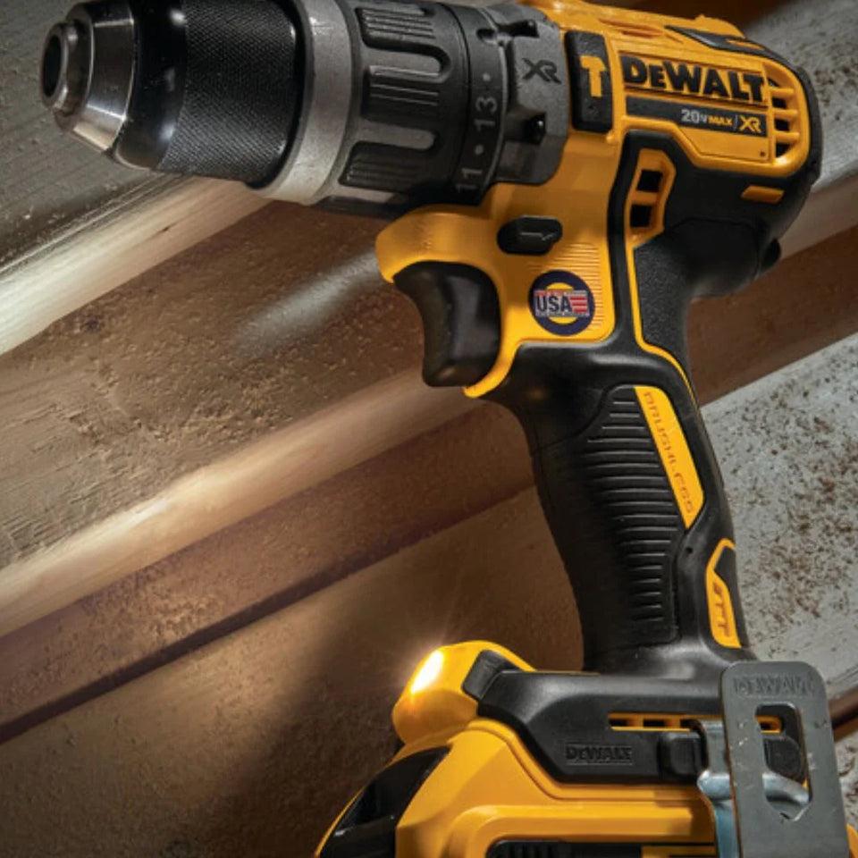 PARAFUSADEIRA/FURADEIRA DE IMPACTO 20V DCD796B SEM BATERIA DEWALT