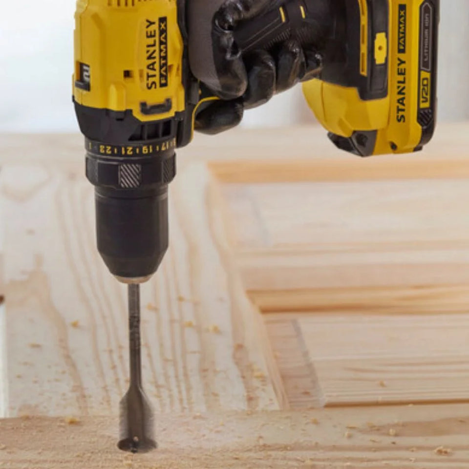 PARAFUSADEIRA / FURADEIRA 20V COM 2 BATERIAS SCD700C2K STANLEY