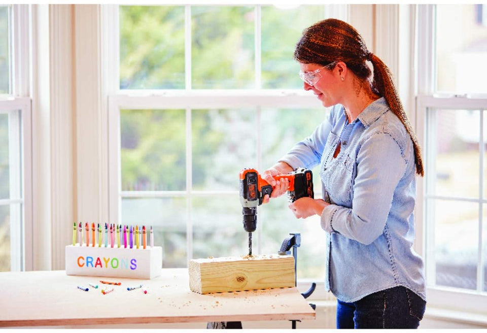 PARAFUSADEIRA/FURADEIRA DE IMPACTO 20V ÍON LÍTIO BCD704C1-BR 2 VELOCIDADES BLACK+DECKER