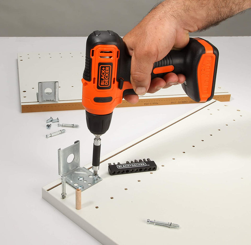 KIT PARAFUSADEIRA SEM FIO 12V LD12SC COM 31 ACESSÓRIOS E MALETA BLACK & DECKER