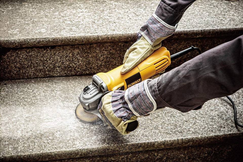 ESMERILHADEIRA ANGULAR 4.1/2" 115MM COM VELOCIDADE VARIÁVEL DWE4118 950W 220V DEWALT