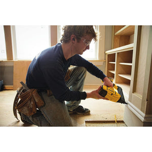 PINADOR 20V MAX 18GA XR LI-ION DCN680B SEM BATERIA E CARREGADOR DEWALT