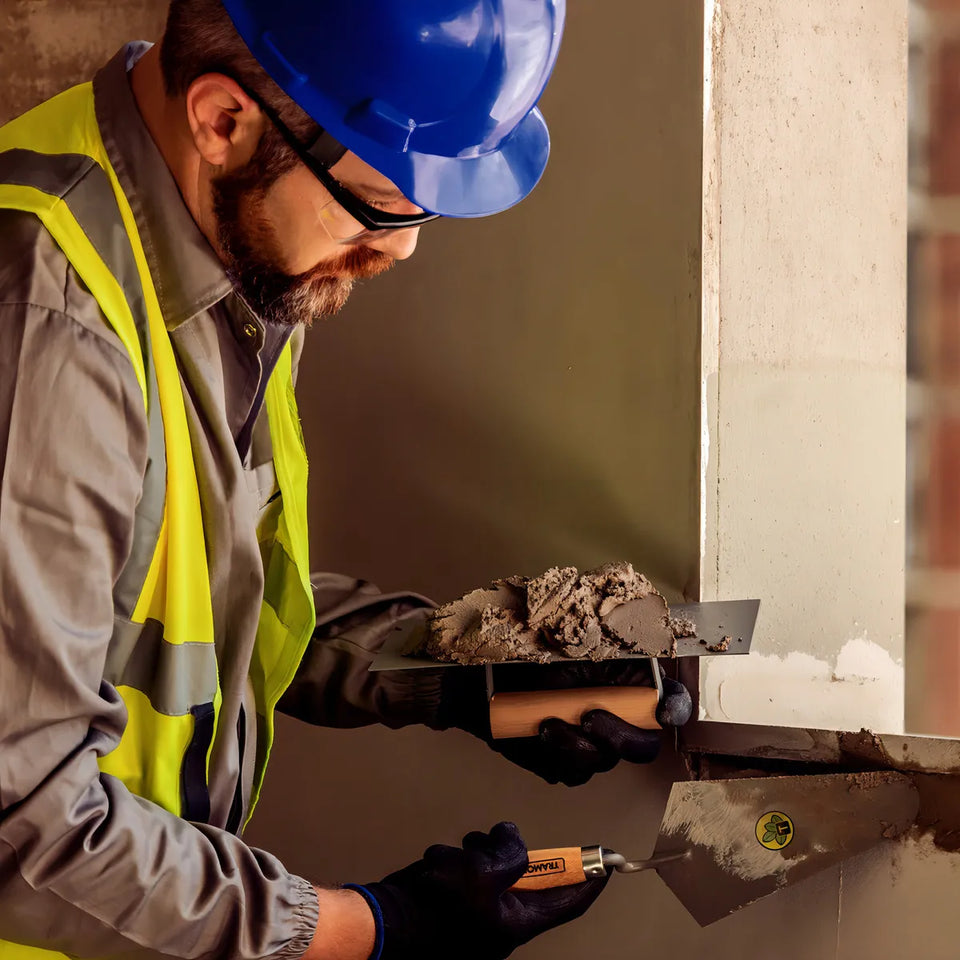 DESEMPENADEIRA METÁLICA LISA 12X27,2CM TRAMONTINA 77371115