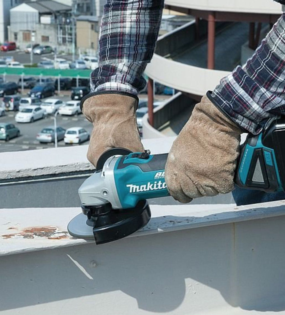 ESMERILHADEIRA ANGULAR À BATERIA 18V SEM BATERIA DGA504Z MAKITA