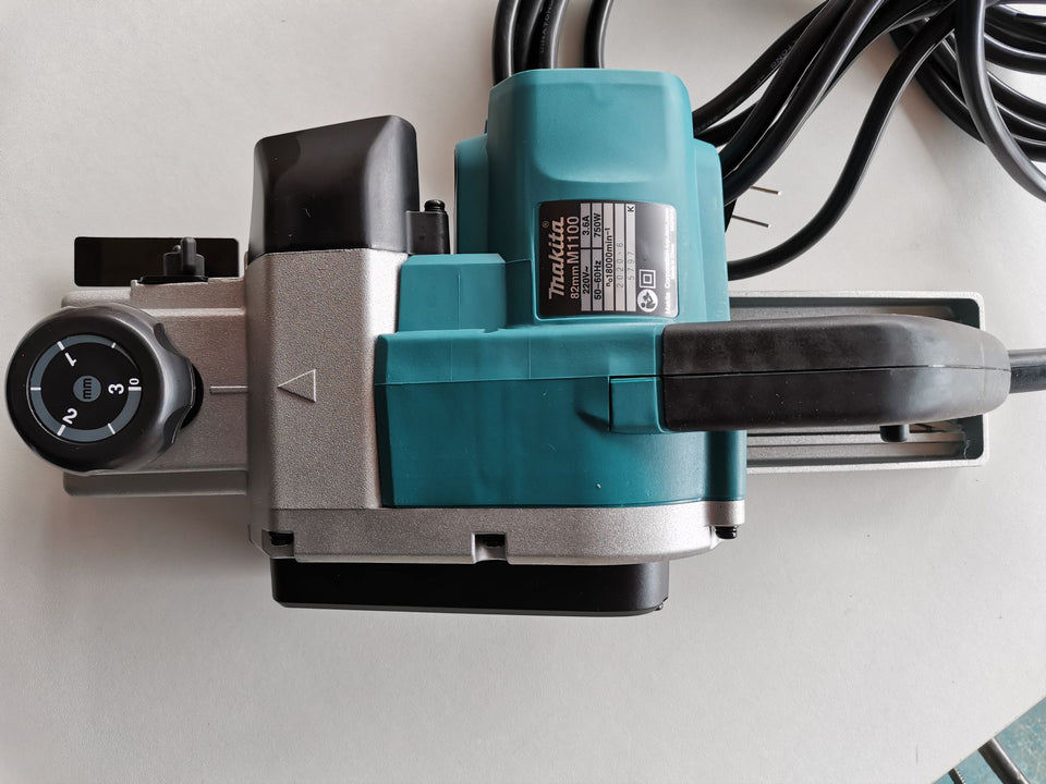 PLAINA ELÉTRICA 82MM M1100G 750W 220V MAKITA