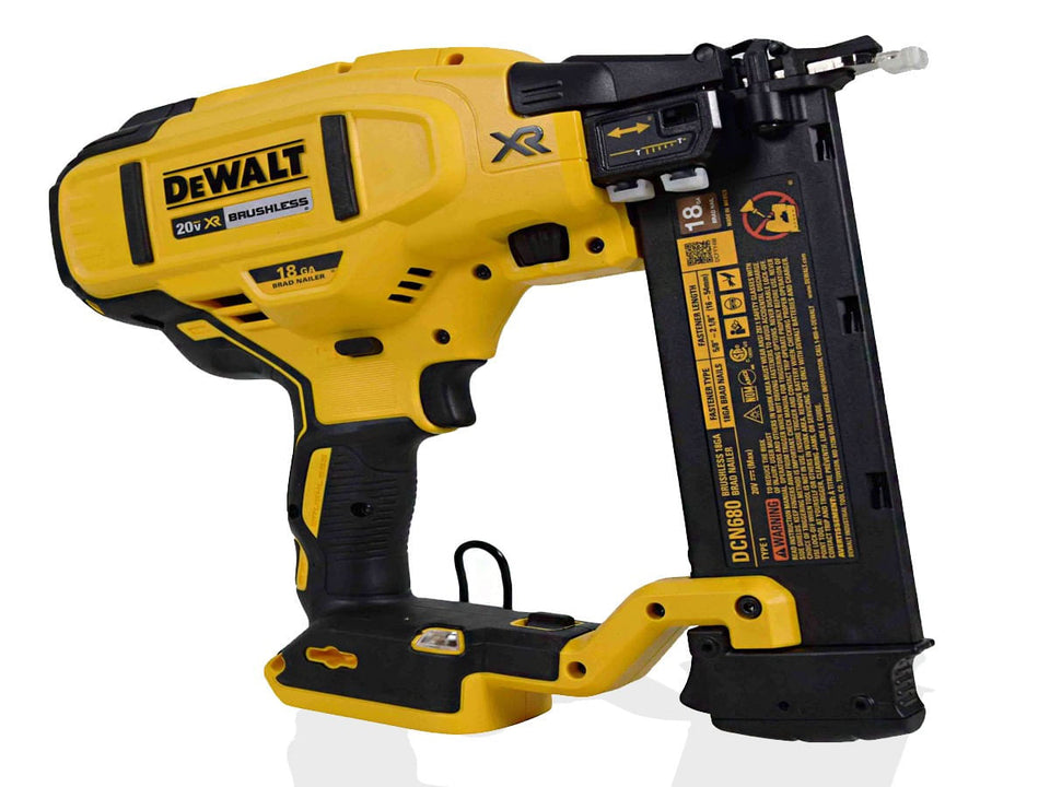 PINADOR 20V MAX 18GA XR LI-ION DCN680B SEM BATERIA E CARREGADOR DEWALT