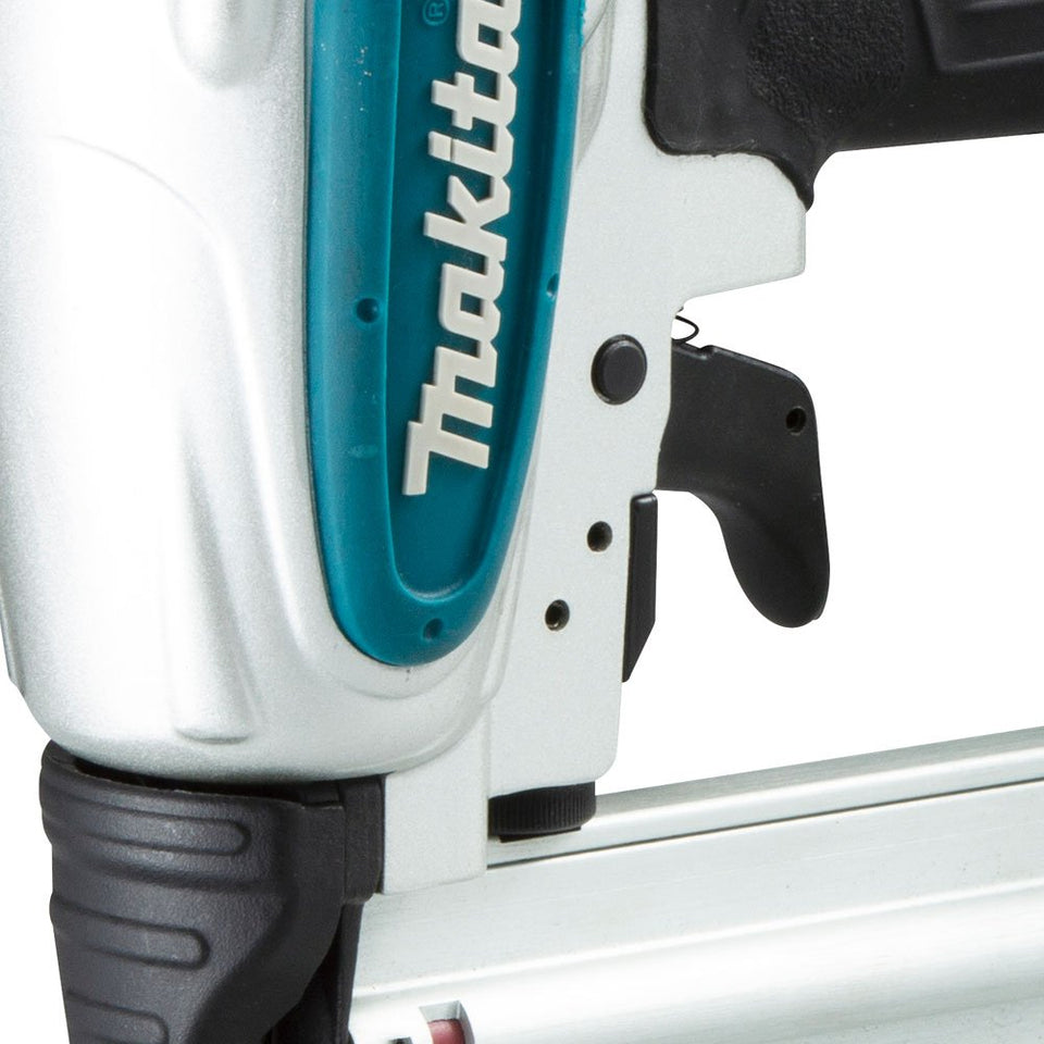 PINADOR PNEUMÁTICO AF506 DE 15 A 50MM 18GA TIPO F MAKITA