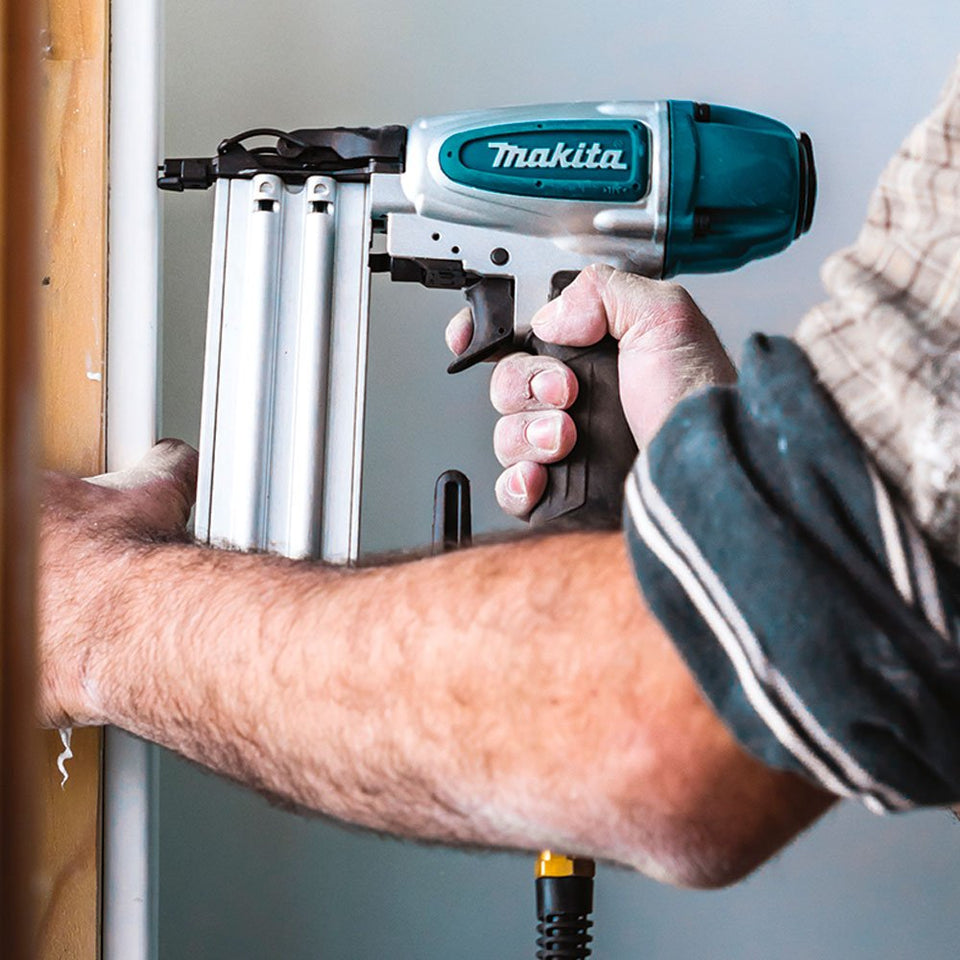 PINADOR PNEUMÁTICO AF506 DE 15 A 50MM 18GA TIPO F MAKITA