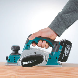 PLAINA À BATERIA 18V DKP180RFE COM 2 BATERIA E MALETA MAKITA