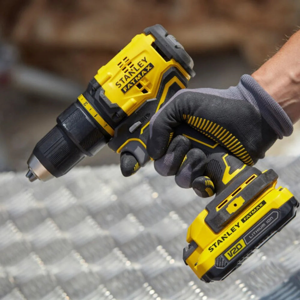 PARAFUSADEIRA / FURADEIRA 20V SBD710C2K COM 2 BATERIAS STANLEY