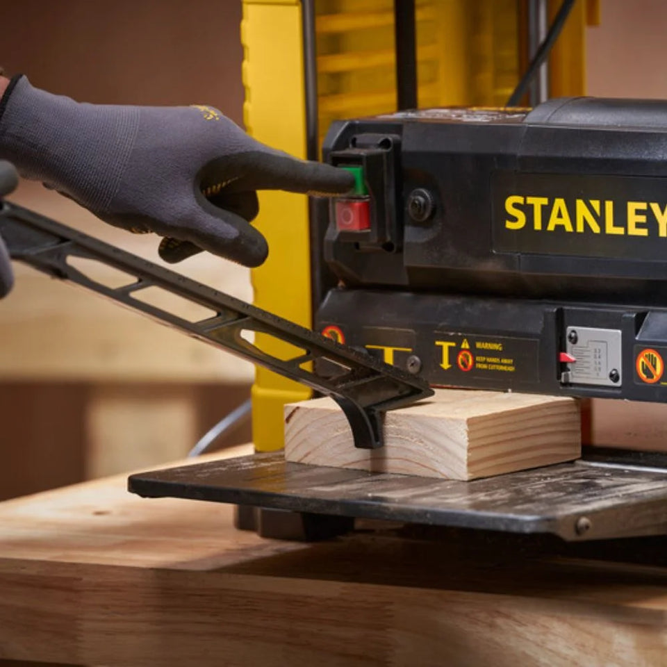 PLAINA DESENGROSSADEIRA PORTÁTIL STP18 1.800W 220V STANLEY