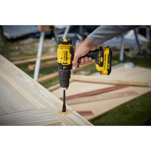 PARAFUSADEIRA/FURADEIRA 20V SCD711D2K-BR COM 2 BATERIAS STANLEY