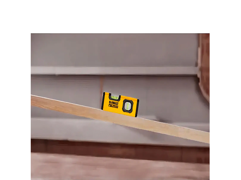 NÍVEL DE ALUMÍNIO 6" 15CM COM 2 BOLHAS DWHT42802 DEWALT