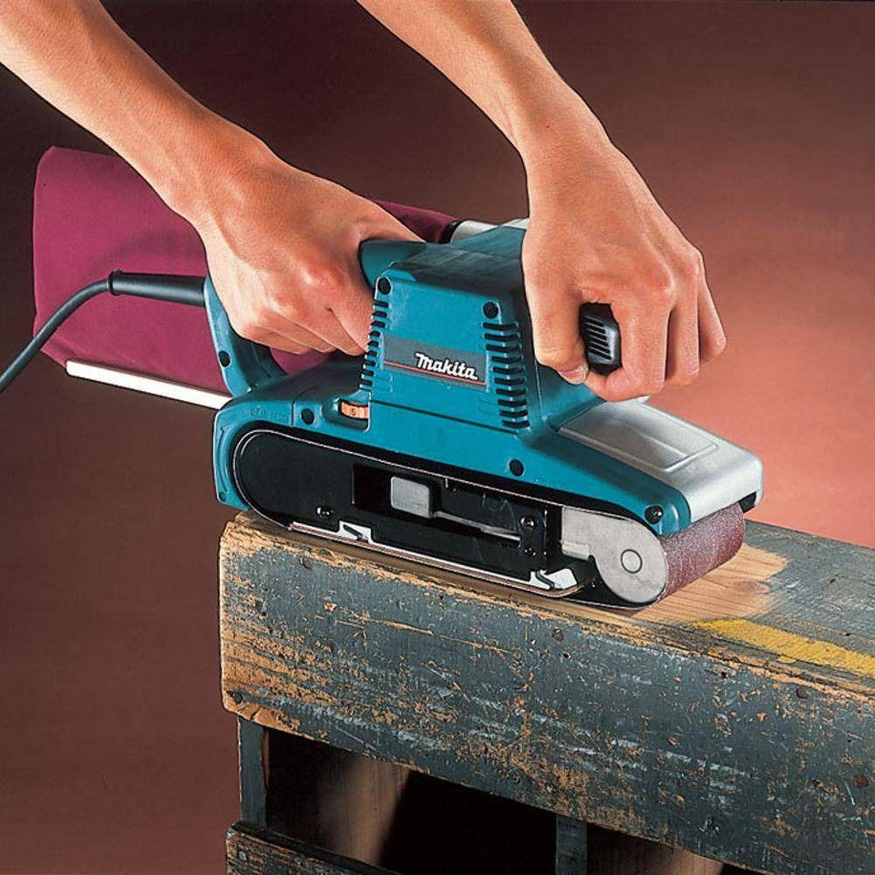 LIXADEIRA DE CINTA 9920 PARA LIXA DE 76X610MM COM COLETOR DE PÓ 1.010W 220V MAKITA