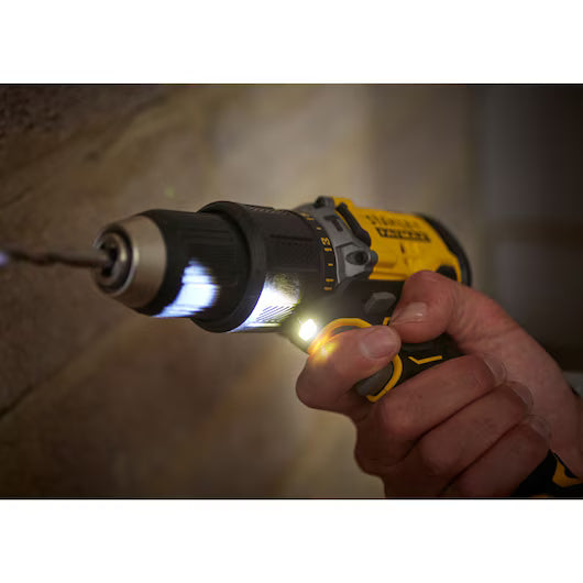 KIT PARAFUSADEIRA/FURADEIRA 20V COM 100 PEÇAS SBD715C2KA-BR STANLEY