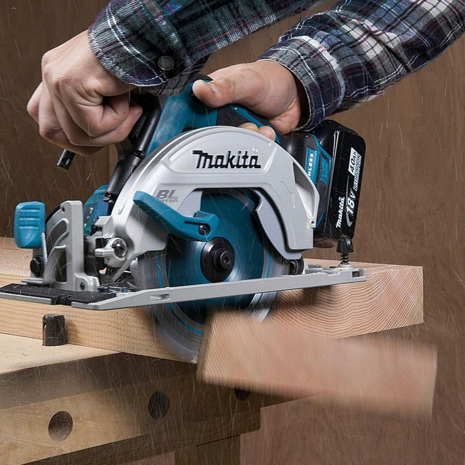 SERRA CIRCULAR À BATERIA 18V DHS680RTJ MAKITA COM DISCO 2 BATERIAS MAKITA
