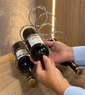 ADEGA TRIANGULAR CARMENERE PARA 6 GARRAFAS CROMADA 1127 SCHMITT