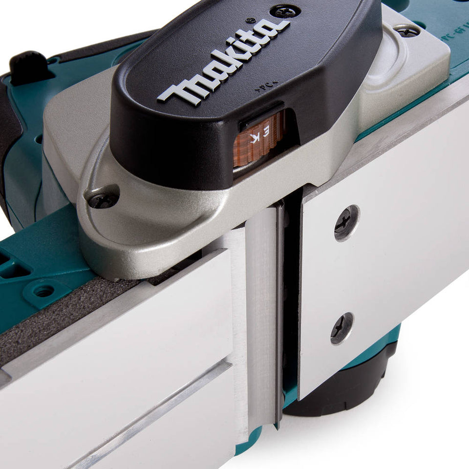 PLAINA À BATERIA 18V DKP180RFE COM 2 BATERIA E MALETA MAKITA